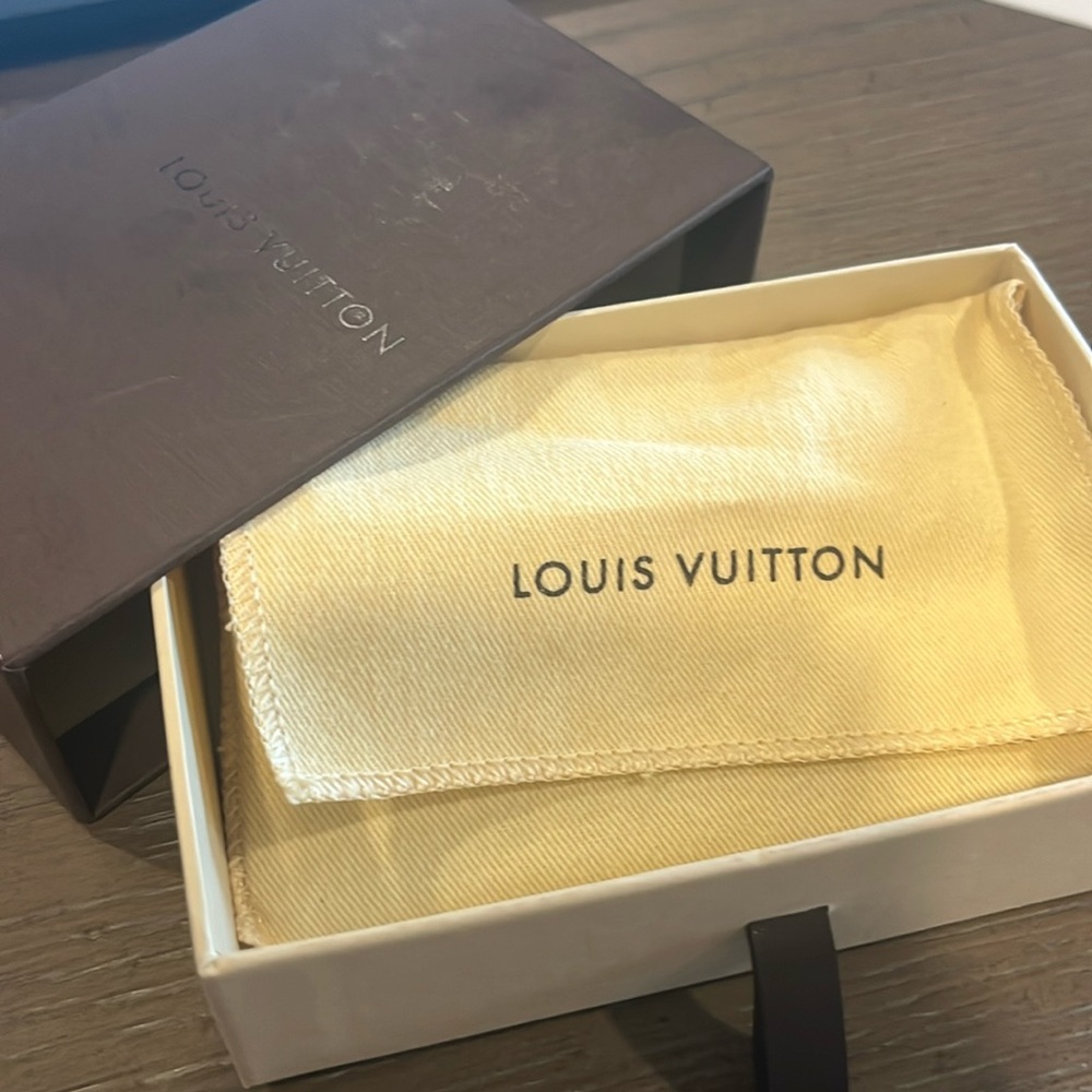 Louis Vuitton Epi Key Pouch - Picture 10 of 10